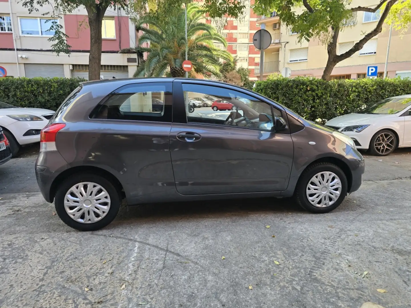 Toyota Yaris 1.0 VVT-i TS Grau - 2