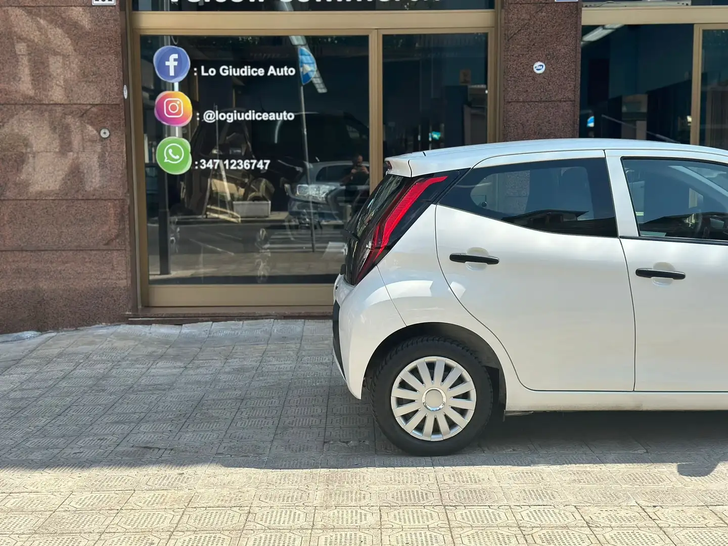 Toyota Aygo Aygo 5p 1.0 x-clusiv 72cv Bianco - 2