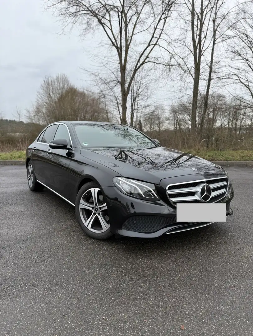 Mercedes-Benz E 220 Avantgarde Top Austattung Schwarz - 2