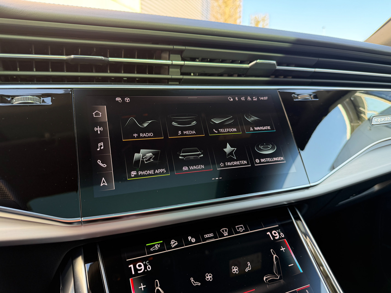 Audi Q8 55 TFSI e quattro Pro Line S Pano-23"-Head up-Stoe — photo 14