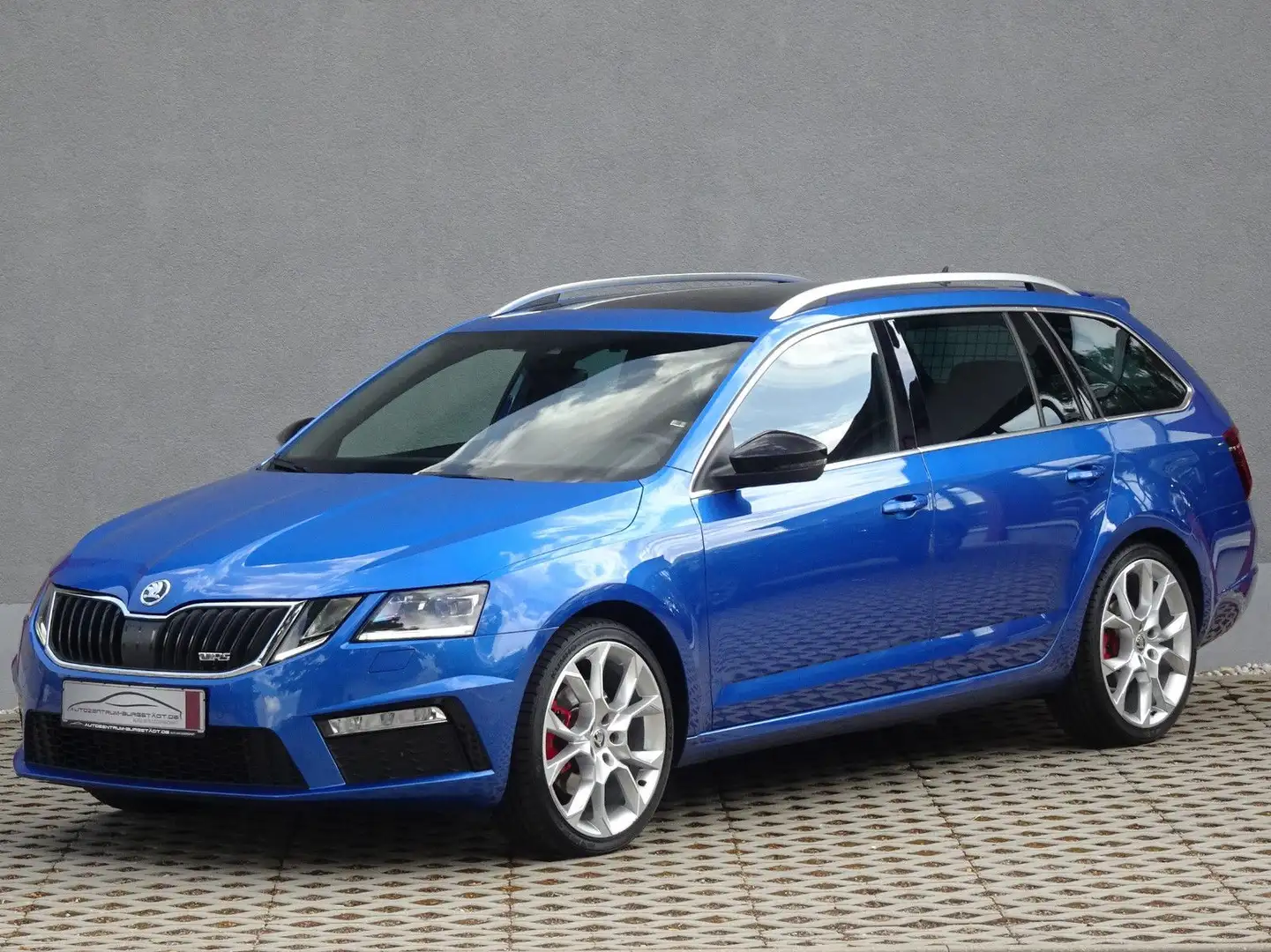 Skoda Octavia Combi RS 2,0 TDI DSG 4x4/Panorama/19"LMF Blauw - 1