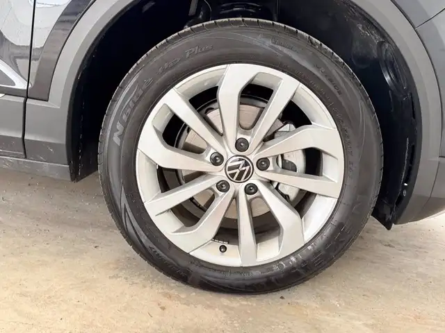 Volkswagen T-Roc view 16