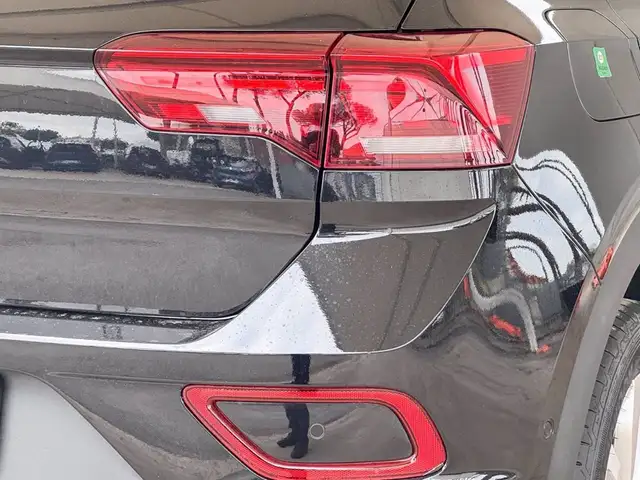 Volkswagen T-Roc view 18