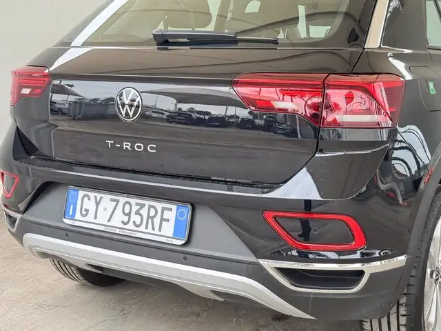 Volkswagen T-Roc view 19