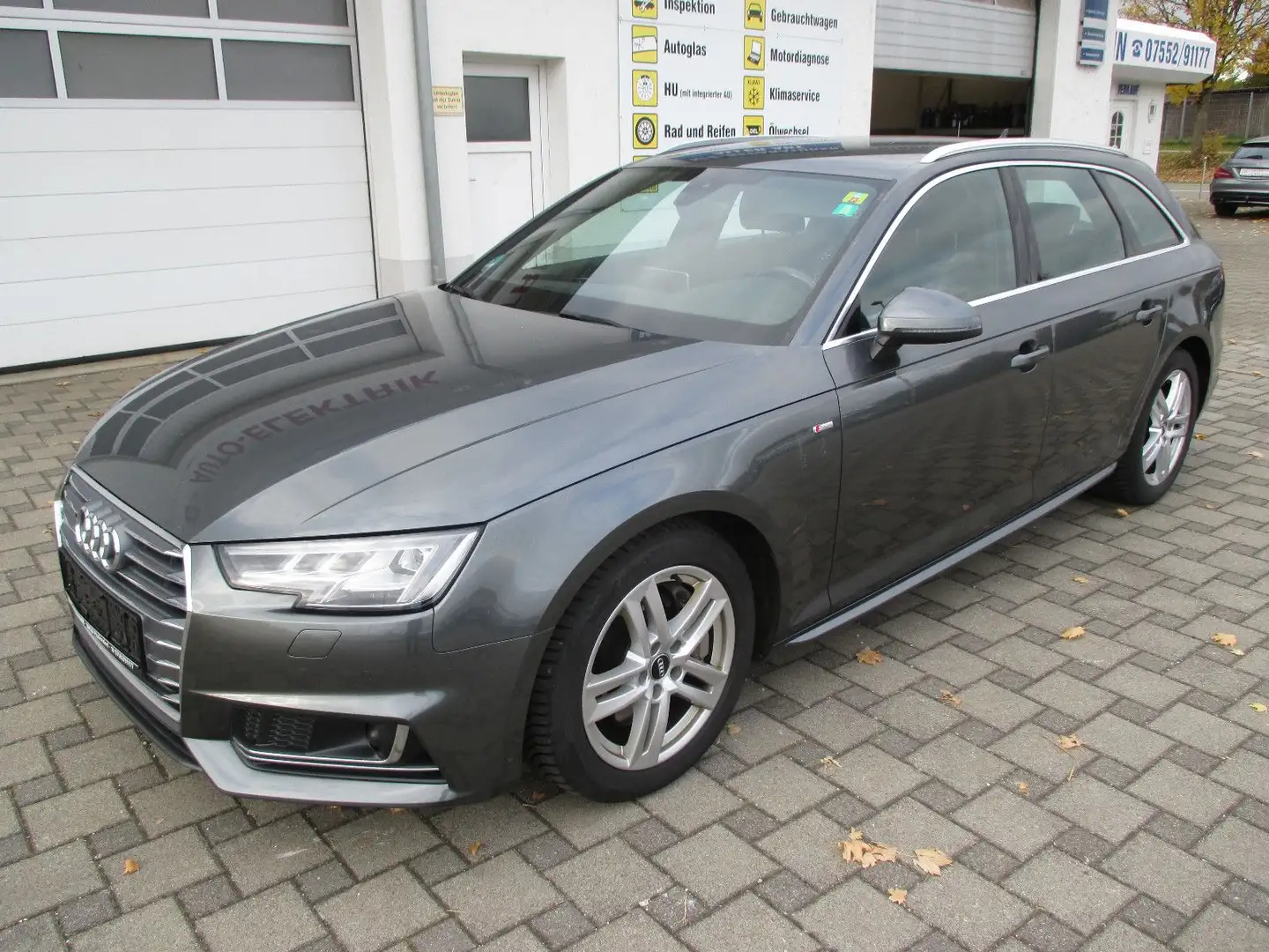 Audi A4 Avant quattro S-line Grau - 1