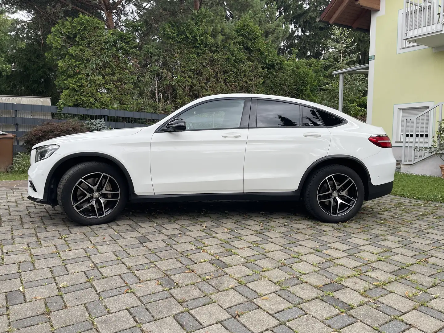 Mercedes-Benz GLC 220 d Coupé 4MATIC Aut. - 2