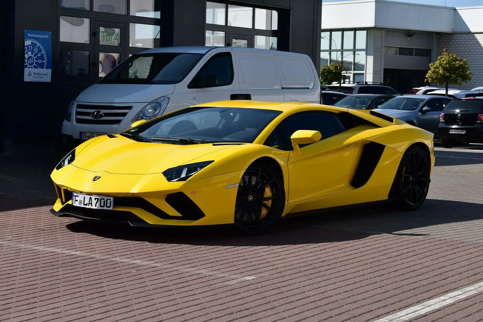Lamborghini Aventador S *Mietkauf möglich* Yellow - 1