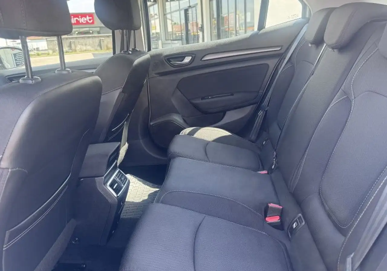 Renault Megane Berline — photo 25