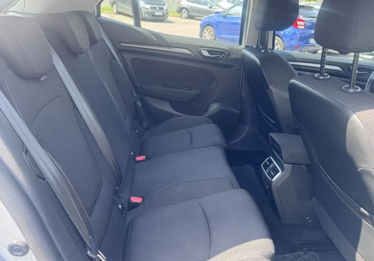 Renault Megane Berline — photo 29