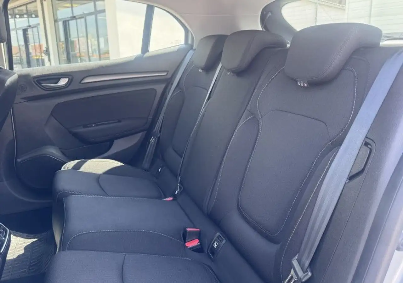 Renault Megane Berline — photo 26