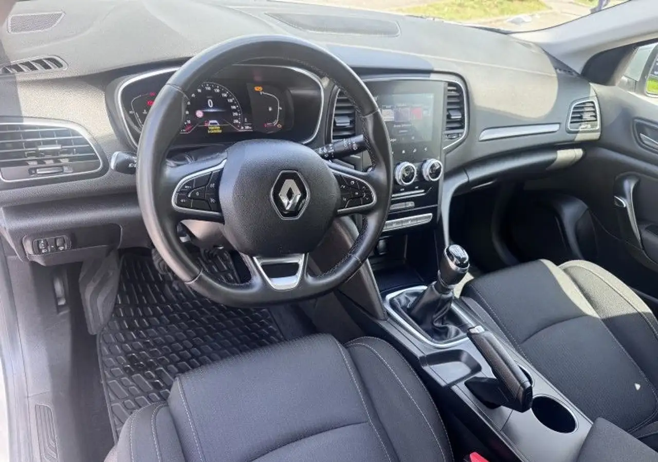 Renault Megane Berline — photo 14