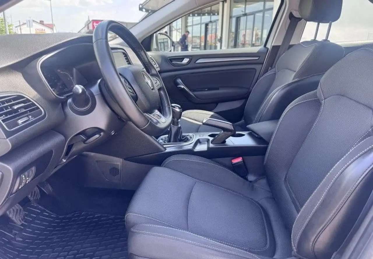 Renault Megane Berline — photo 15