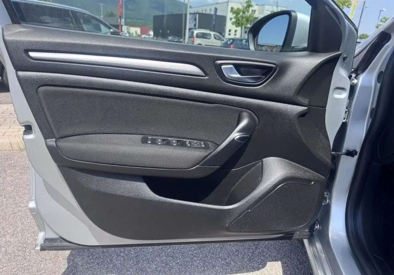 Renault Megane Berline — photo 13