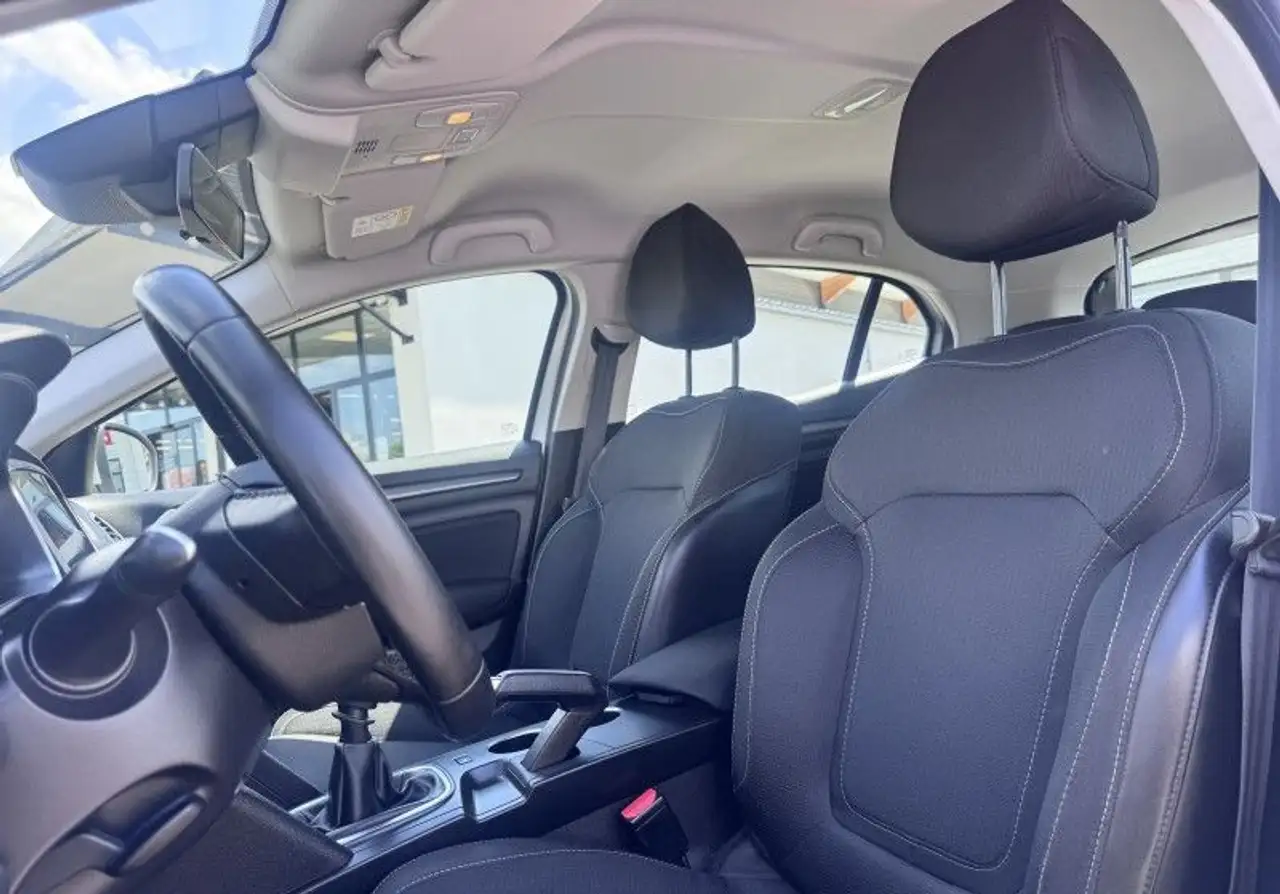 Renault Megane Berline — photo 16