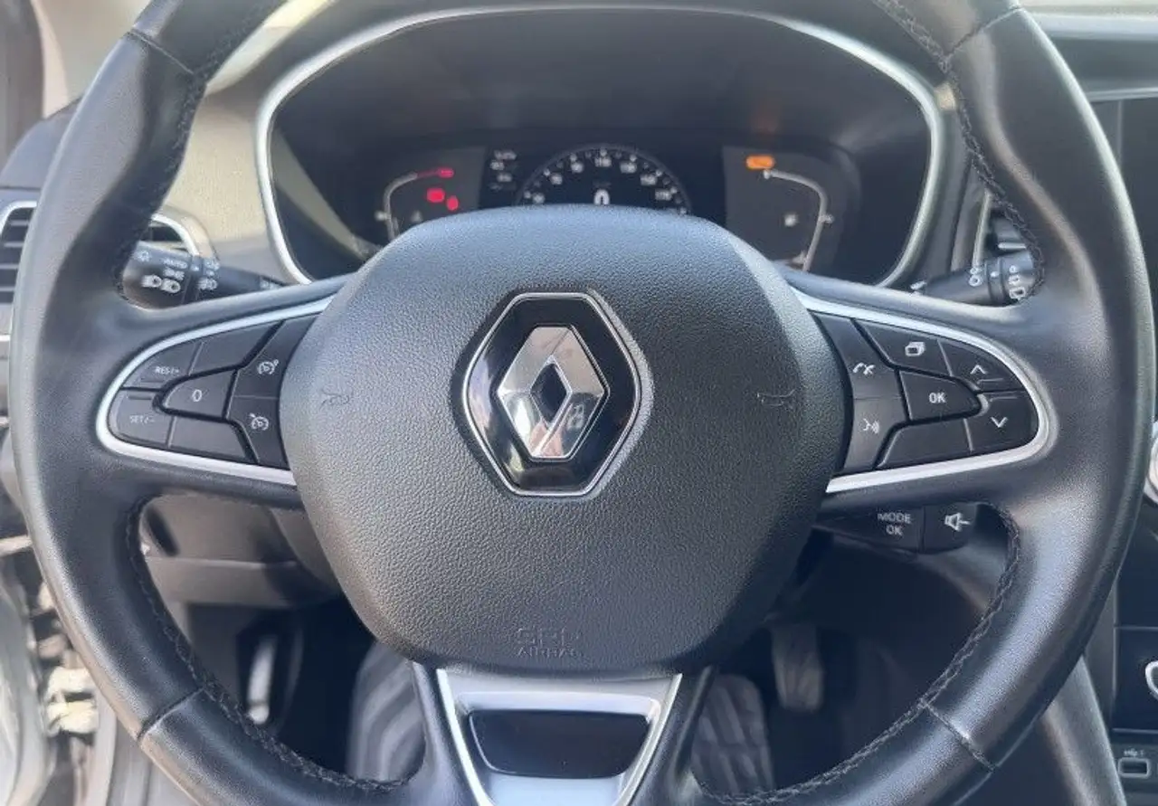 Renault Megane Berline — photo 22
