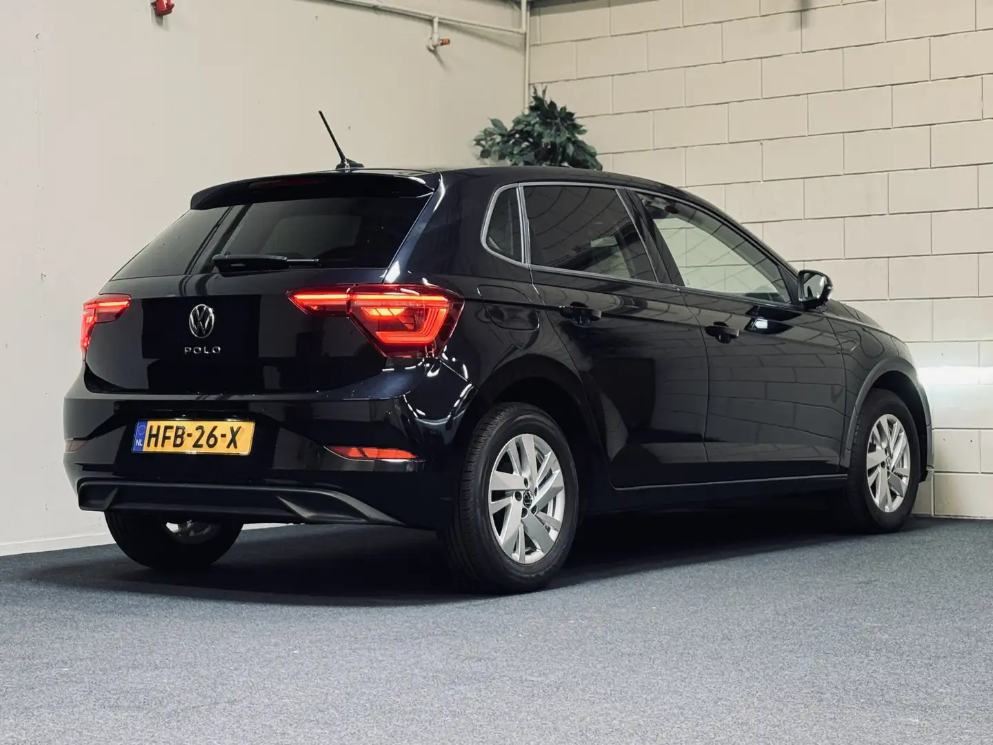 Volkswagen Polo 1.0 TSI | IQ Light | Virtual+ | Navi | Camera Zwart - 2