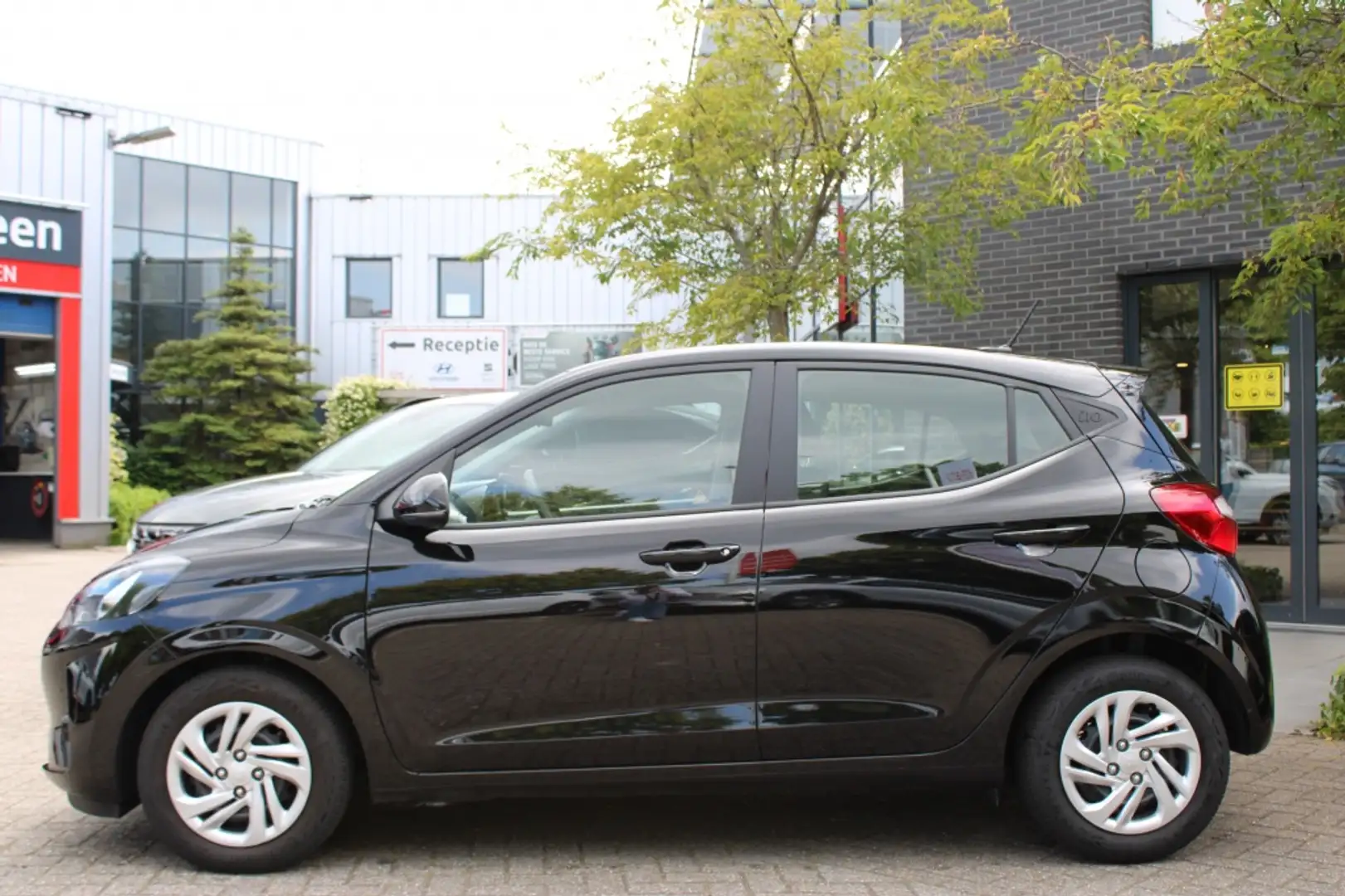 Hyundai i10 1.0 Comfort 5-zits Carplay/Airco "Rijklaarprijs" Zwart - 2