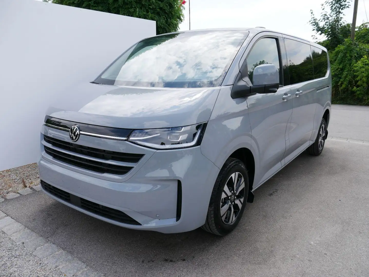 Volkswagen T7 Caravelle 2.0 TDI DSG LWB Style *ACC*PDC*KAMERA*LED*SHZ*8-SI Grau - 1