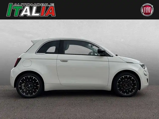 Fiat 500E view 3