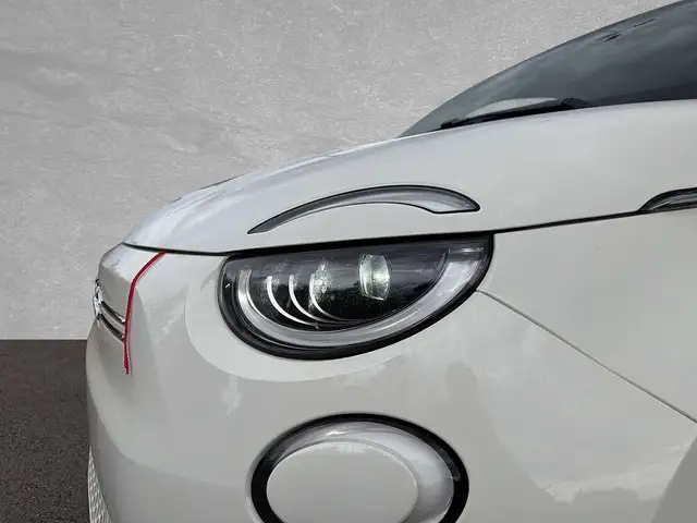 Fiat 500E view 13