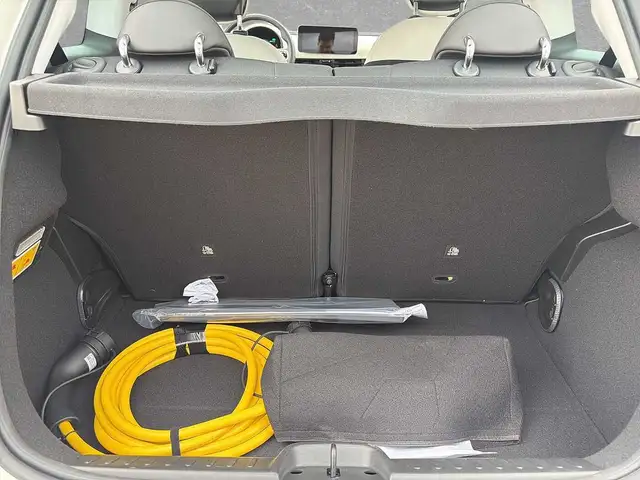 Fiat 500E view 10