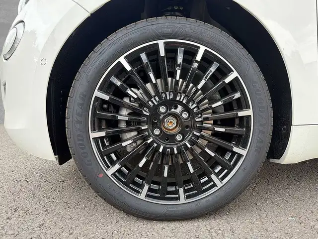 Fiat 500E view 9