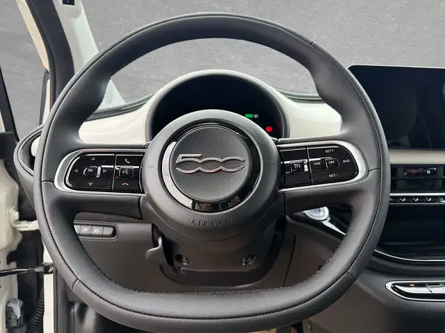 Fiat 500E view 11