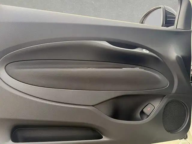 Fiat 500E view 5