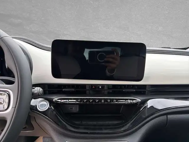 Fiat 500E view 12