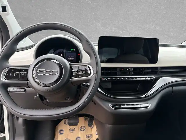 Fiat 500E view 7