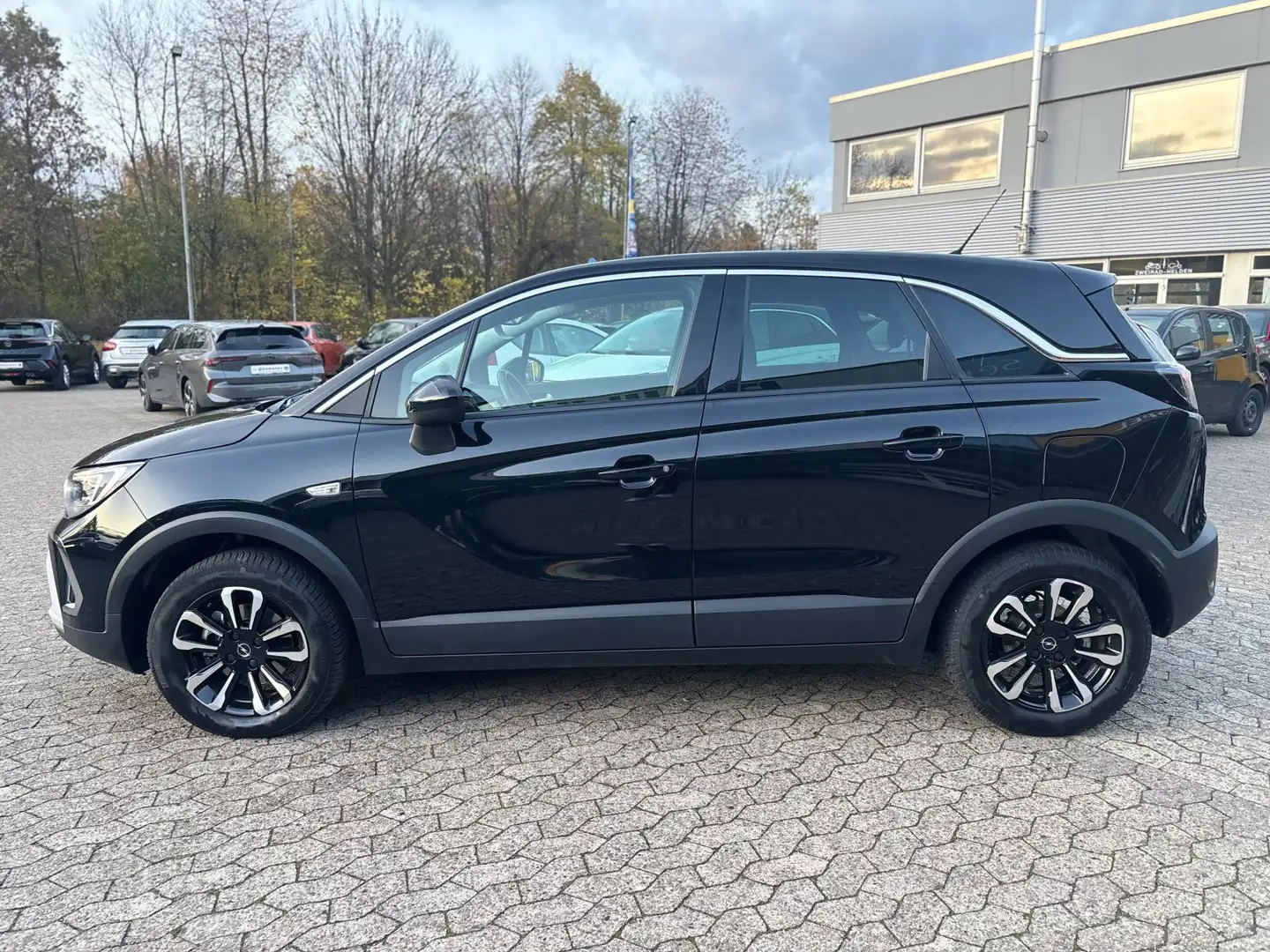 Opel Crossland Elegance AT/NAV/PDC vo+hi+Cam/SHZ+LHZ+bzb.Frontsch Schwarz - 2