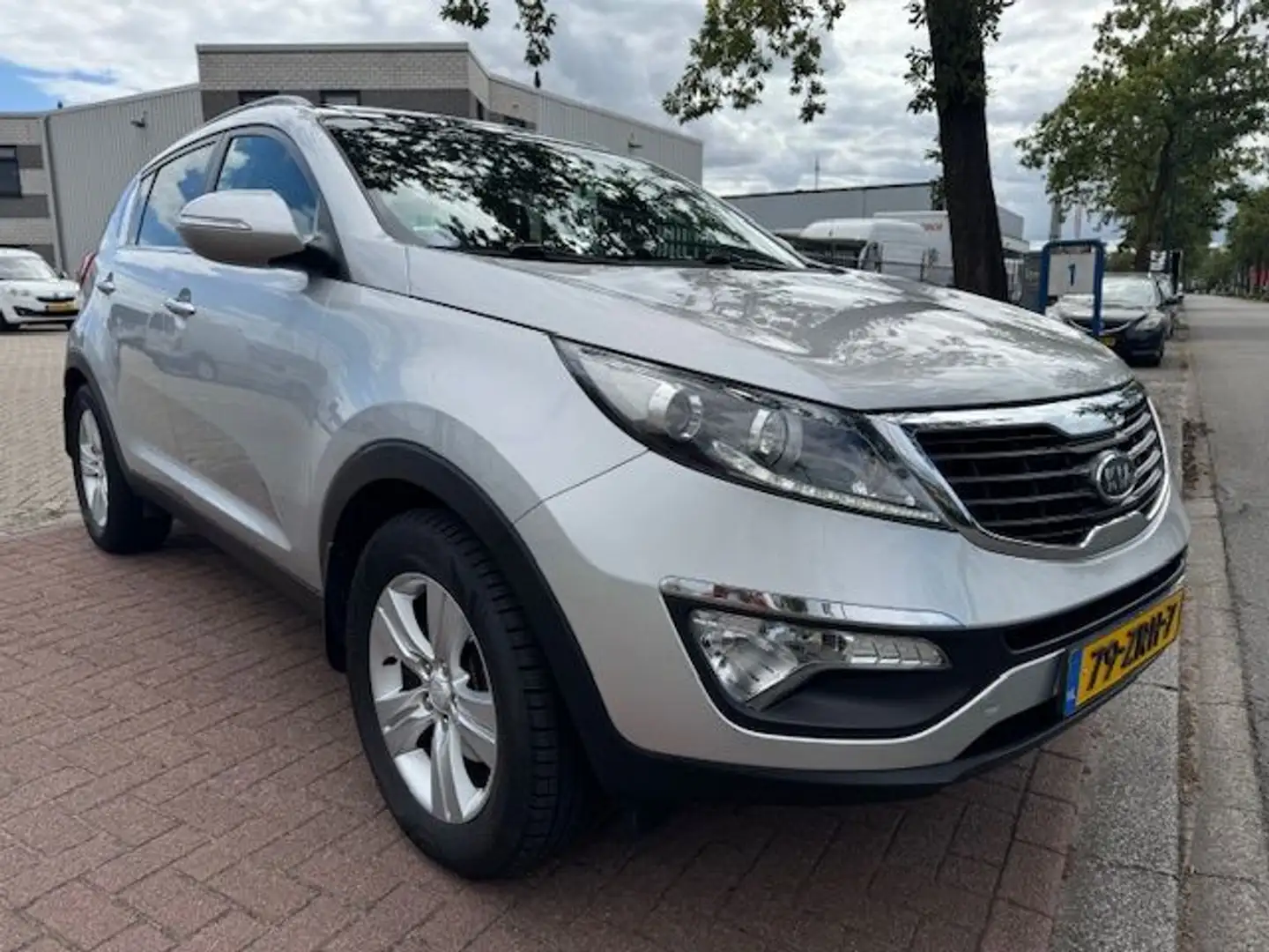 Kia Sportage 2.0 Plus Pack Automaat 131.000km Airco/ECC,Navigat Grau - 1