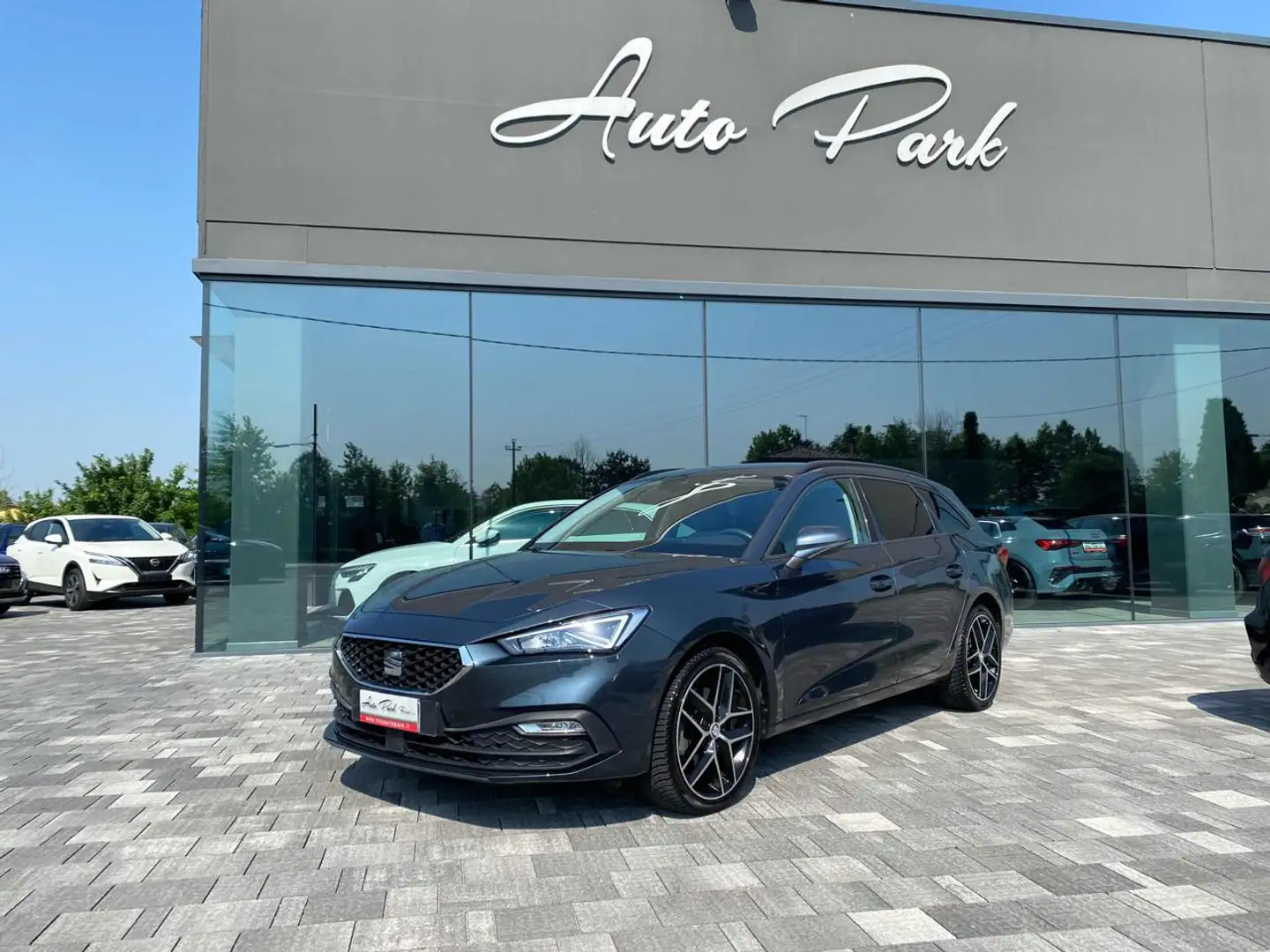 SEAT Leon Sportstourer 2.0 TDI 150 CV DSG Style Сірий - 1