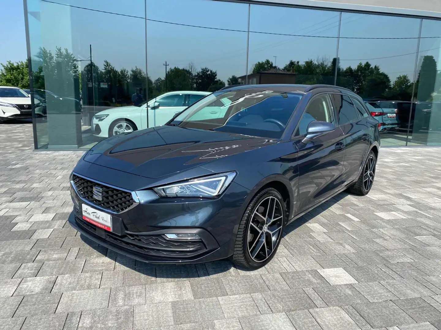 SEAT Leon Sportstourer 2.0 TDI 150 CV DSG Style Сірий - 2