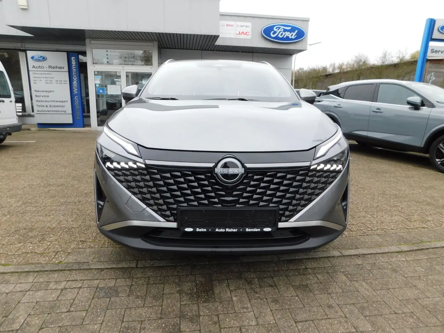 Nissan Qashqai Tekna Autom. Navi 360°Kamera Sitzheizung Grau - 2