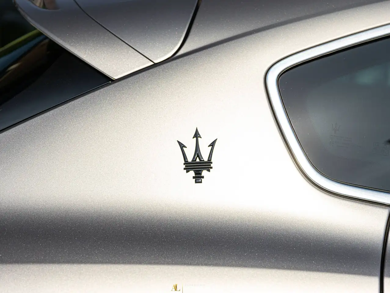 Maserati Levante 2023 — фото 11