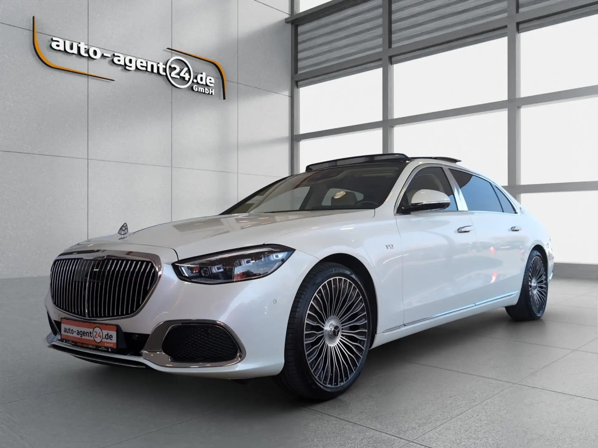 벤츠 S-클래스 S 680 V12 4MATIC Maybach 2024 흰색 사진 2