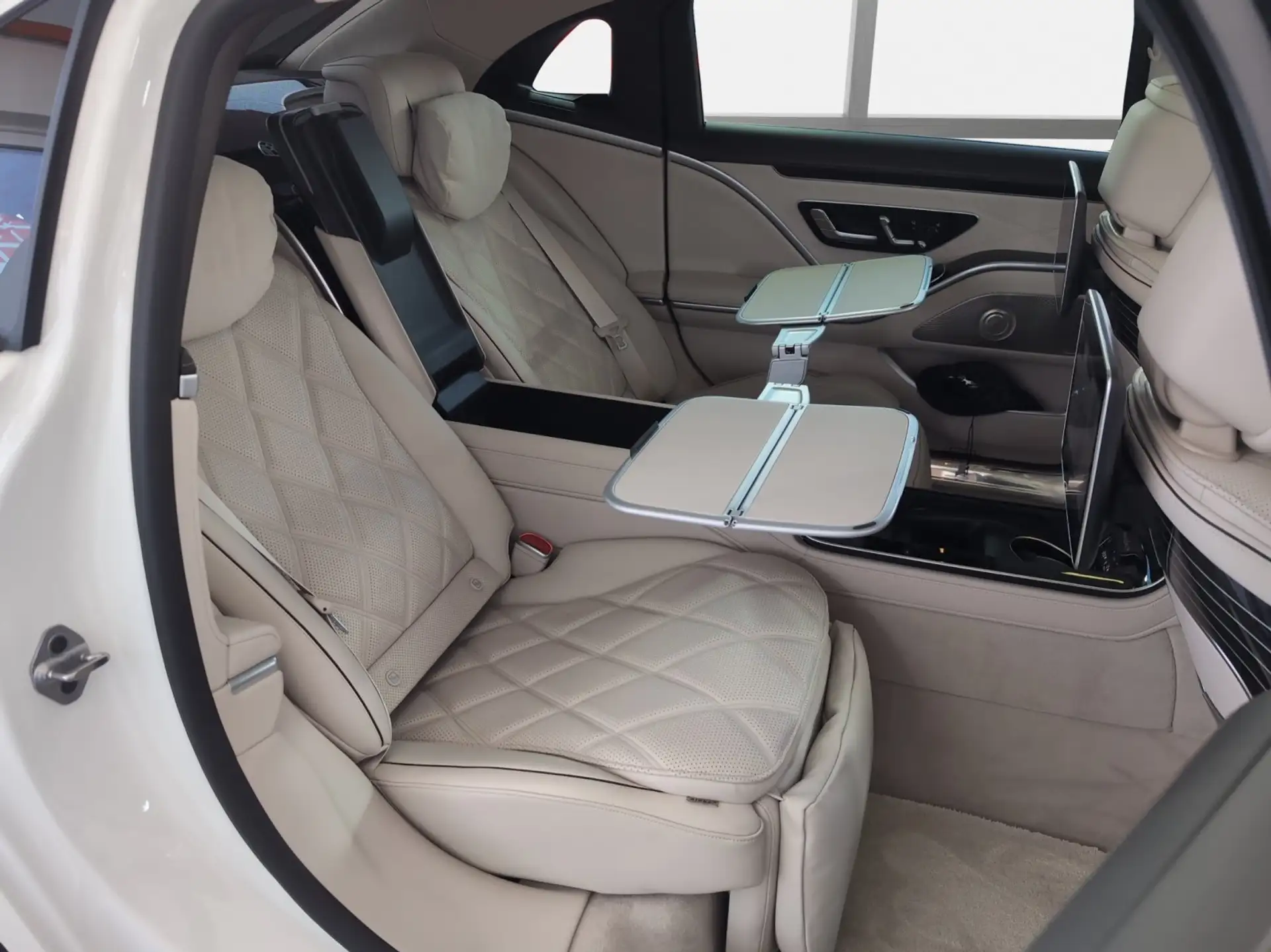 벤츠 S-클래스 S 680 V12 4MATIC Maybach 2024 흰색 사진 8