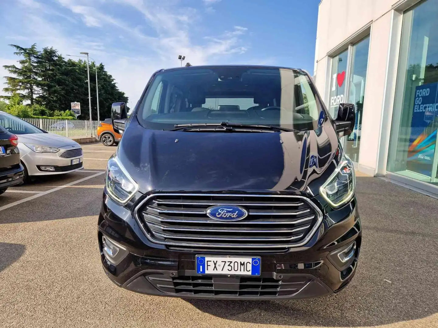 Ford Tourneo Custom 320 2.0 TDCi 130CV MHEV PC Titanium Nero - 2
