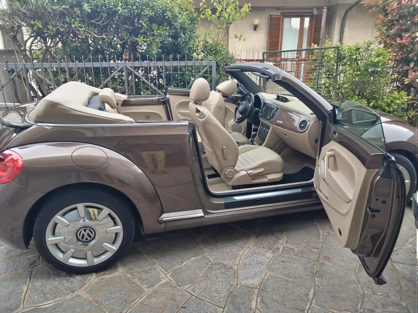Volkswagen Maggiolino Maggiolino Cabrio tdi Design 105cv dsg Marrone - 1
