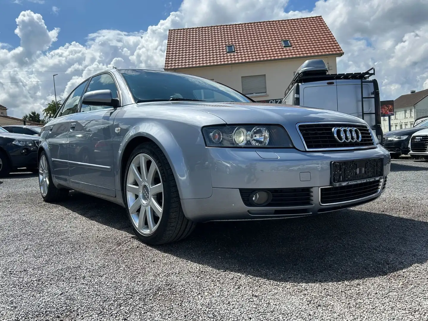 Audi A4 3.0 QUATTRO V6 NAVI + 4 x SHZ + TEMP Silber - 1
