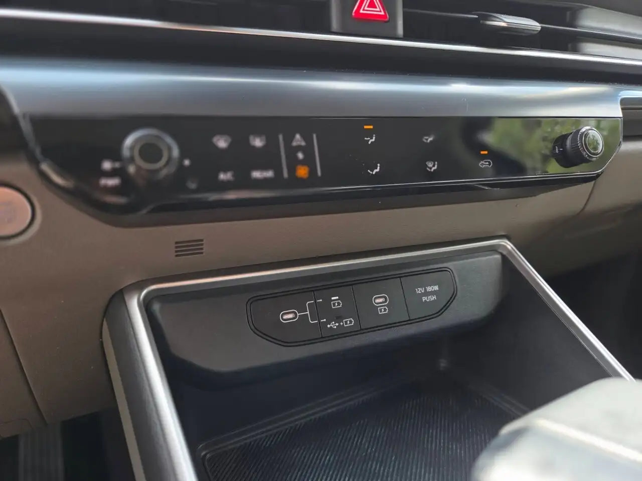 Kia Carnival снимка Kia Carnival