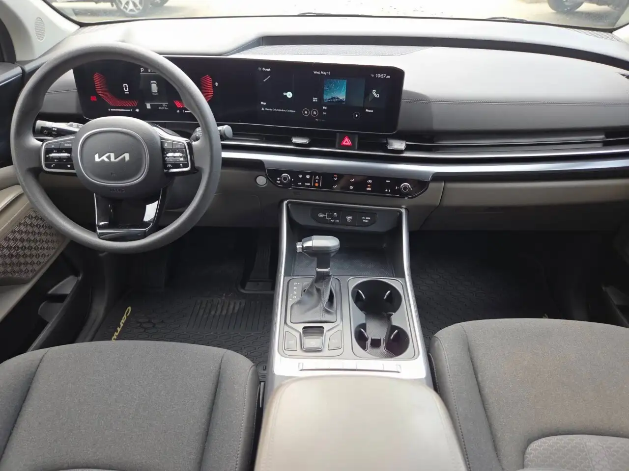 Kia Carnival снимка Kia Carnival