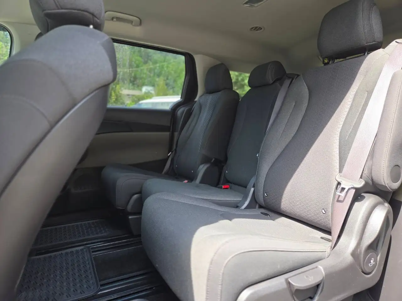 Kia Carnival снимка Kia Carnival