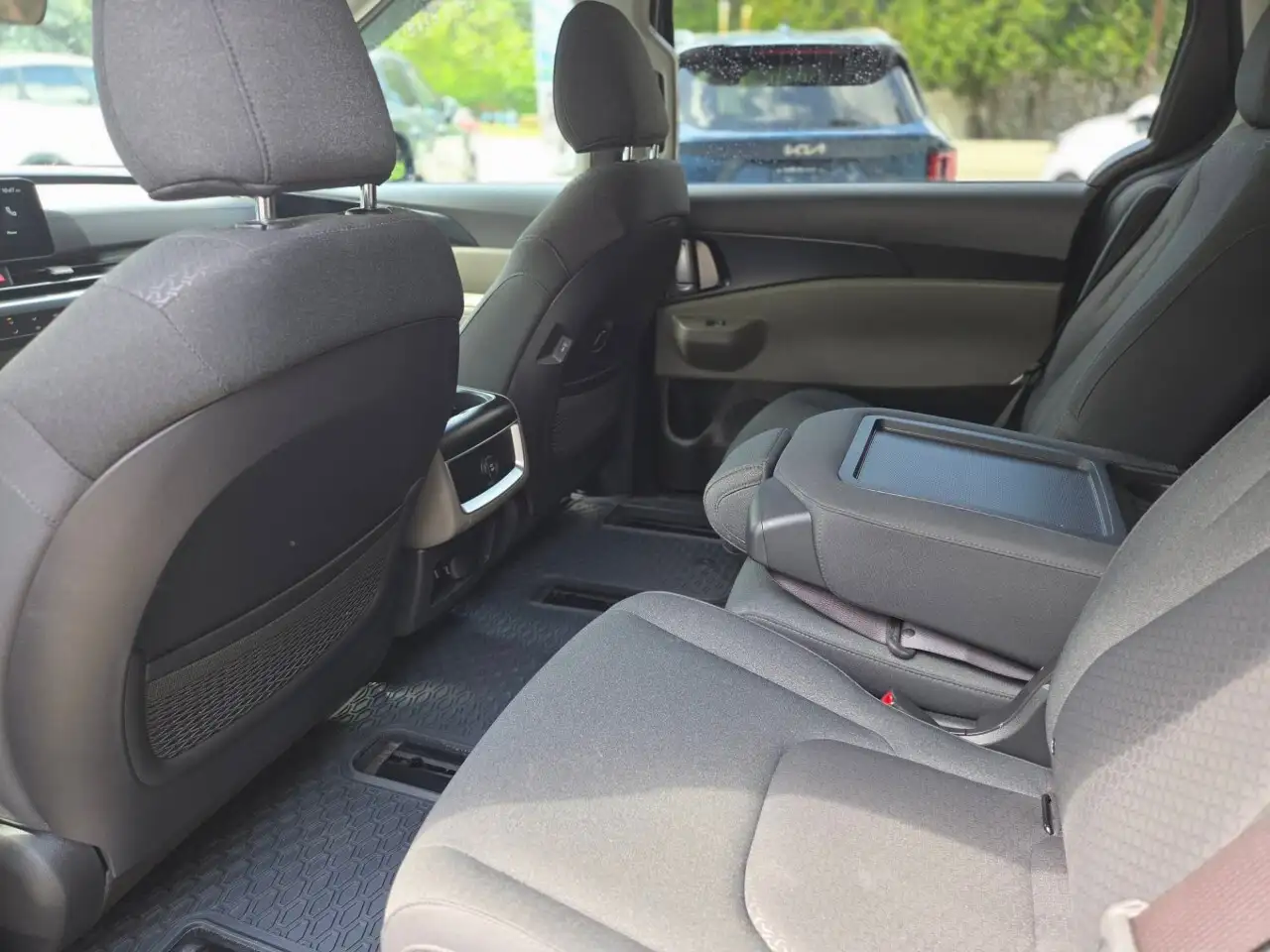 Kia Carnival снимка Kia Carnival
