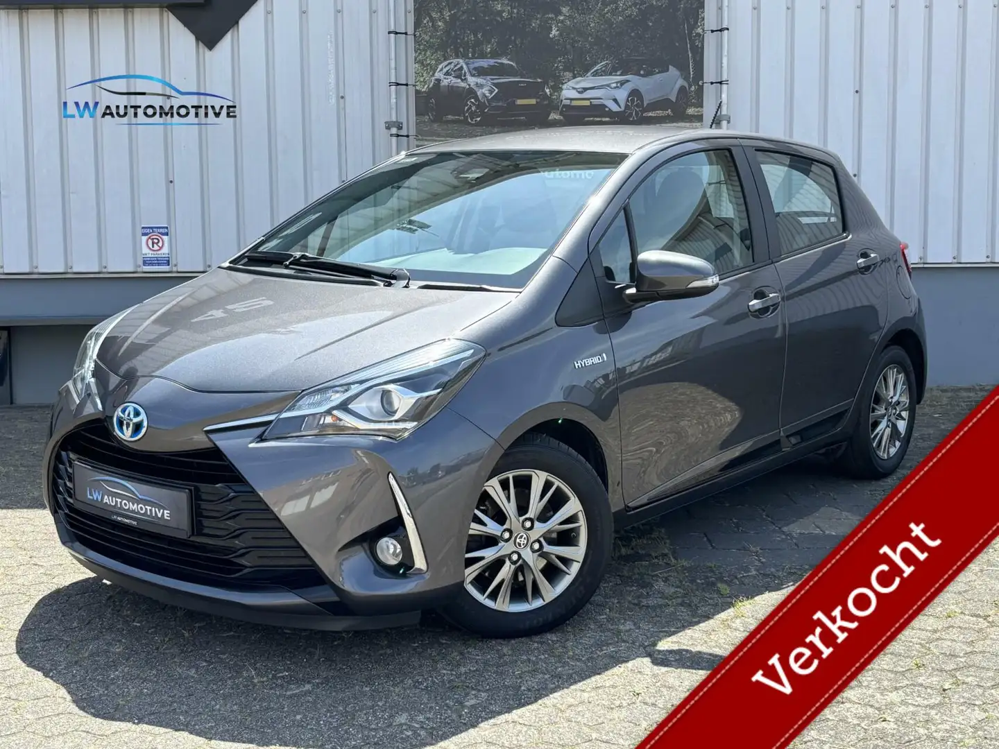Toyota Yaris 1.5 Hybrid Design | 1e eigenaar | Camera | 15 inch Grijs - 1