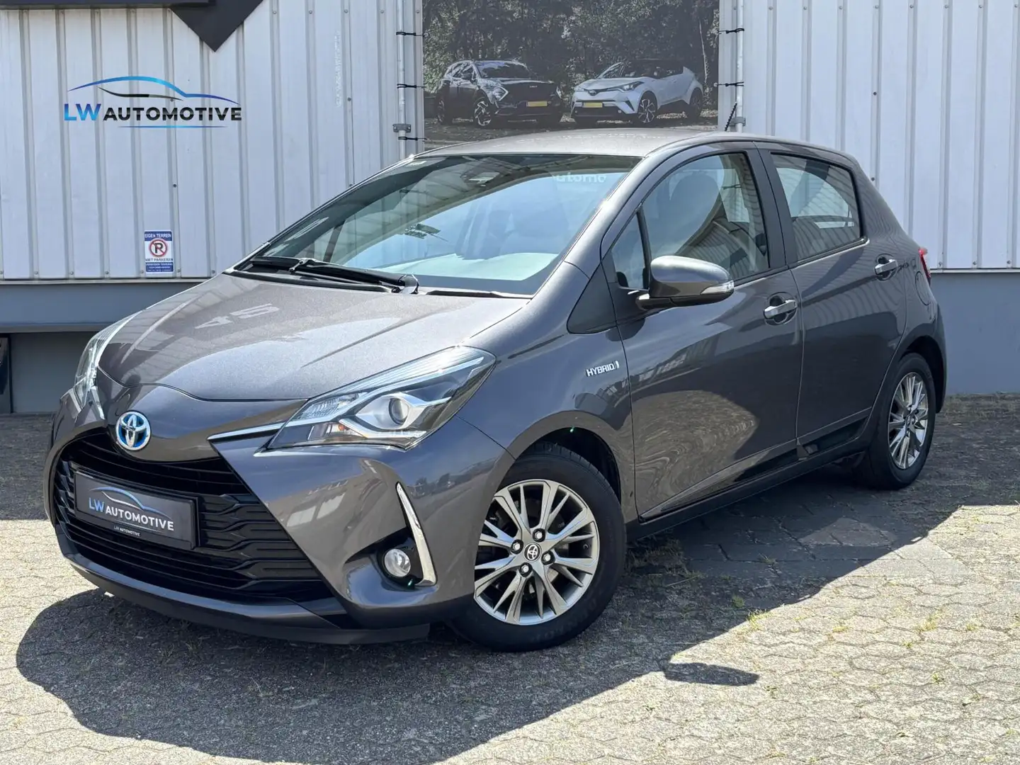 Toyota Yaris 1.5 Hybrid Design | 1e eigenaar | Camera | 15 inch Gris - 1