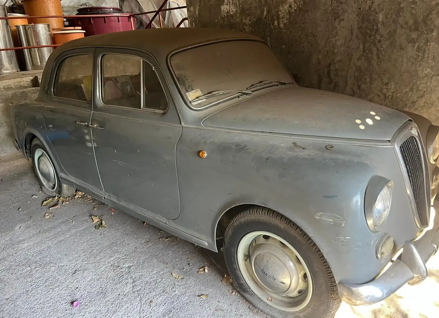 Lancia Appia berlina seconda serie Grau - 1