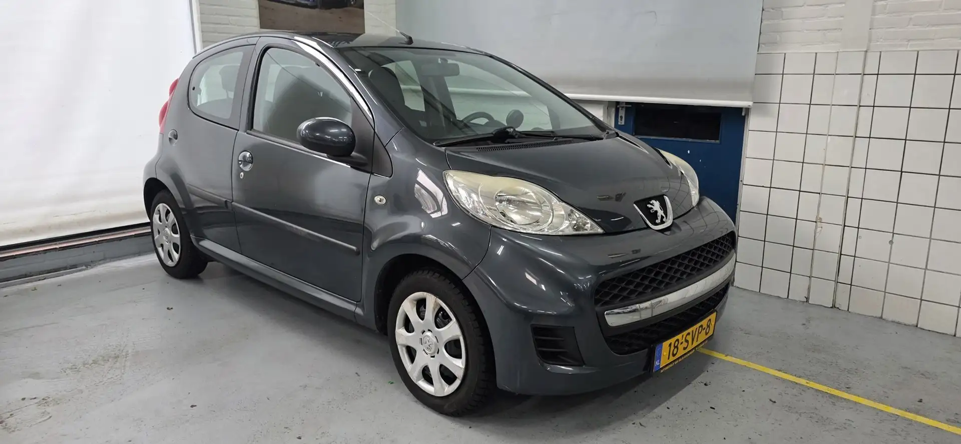 Peugeot 107 1.0-12V XS Gris - 1