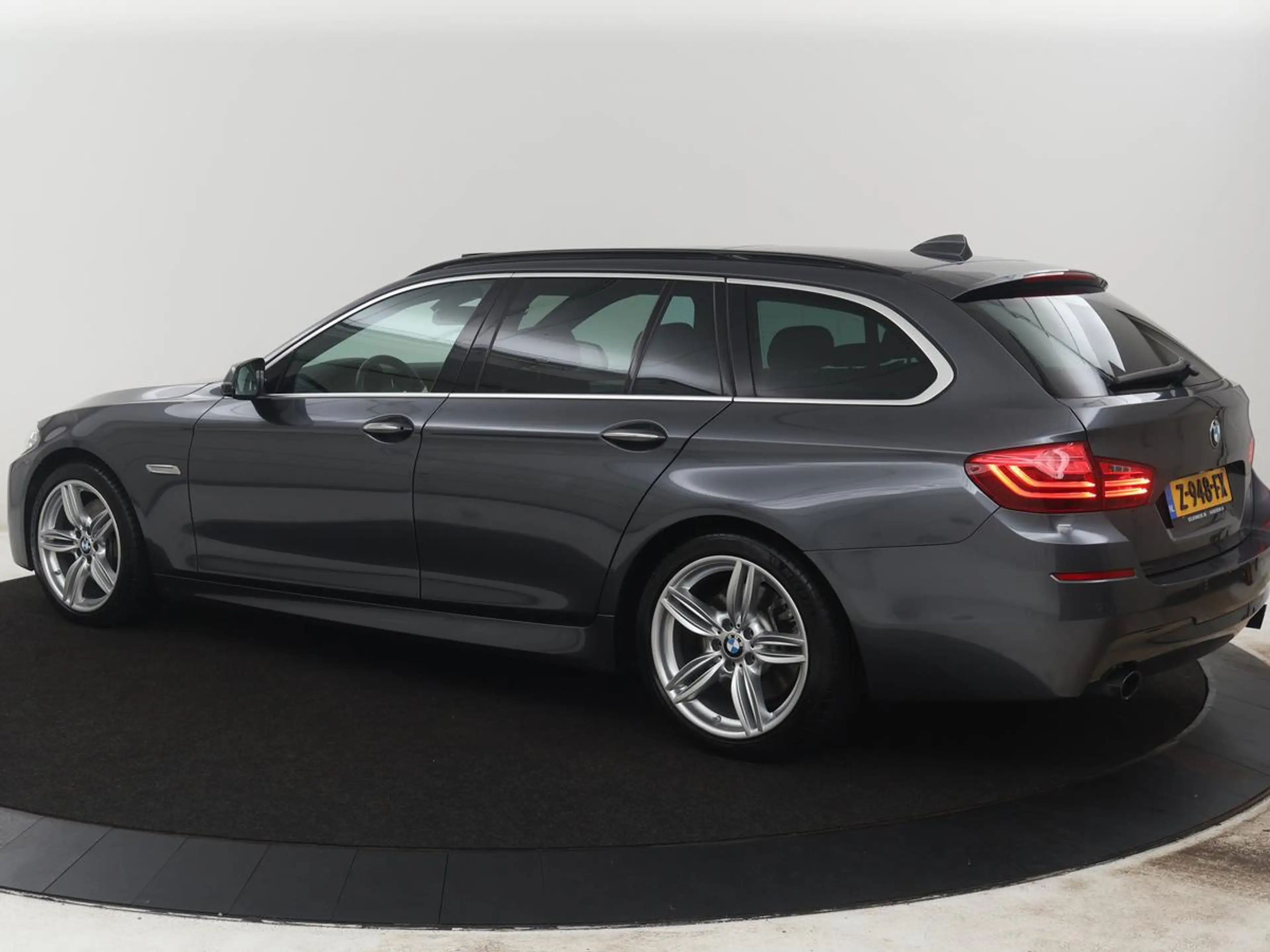 BMW 535 5-serie Touring 535xi High Executive | Panoramadak — photo 2